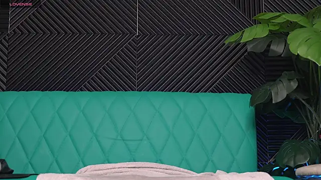 Snapshot of home_horny_eva chatting on December 16, 2:49 pm home horny eva online show from December 16, 2:49 pm