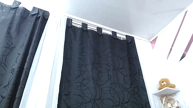 Kitten Hot  online show from October 21, 3:29 am