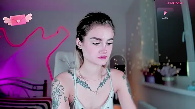 Snapshot of _Ravenaa chatting on December 4, 11:41 am  Ravenaa online show from December 4, 11:41 am