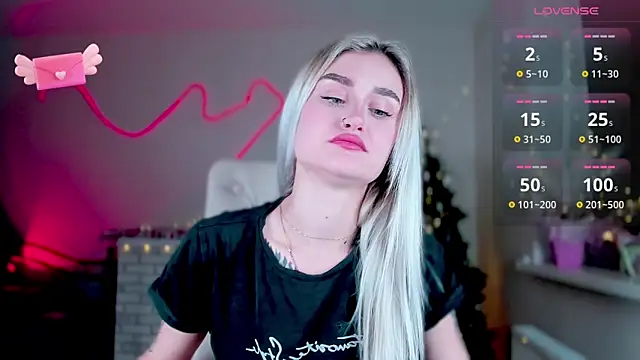 Snapshot of _Ravenaa chatting on December 12, 1:28 pm  Ravenaa online show from December 12, 1:28 pm