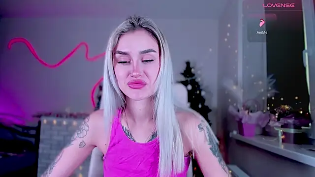 Snapshot of _Ravenaa chatting on December 15, 12:28 pm  Ravenaa online show from December 15, 12:28 pm