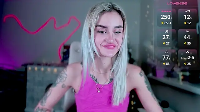 Snapshot of _Ravenaa chatting on December 15, 3:31 pm  Ravenaa online show from December 15, 3:31 pm