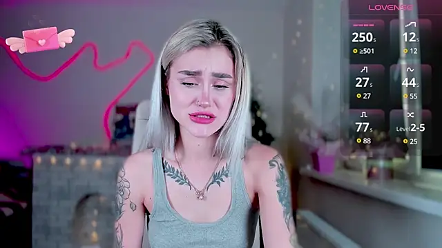 Snapshot of _Ravenaa chatting on December 20, 10:38 am  Ravenaa online show from December 20, 10:38 am