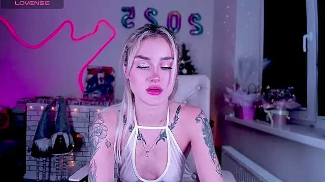 Snapshot of _Ravenaa chatting on December 22, 6:48 pm  Ravenaa online show from December 22, 6:48 pm