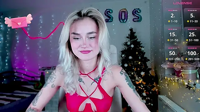 Snapshot of _Ravenaa chatting on December 31, 4:04 pm  Ravenaa online show from December 31, 4:04 pm