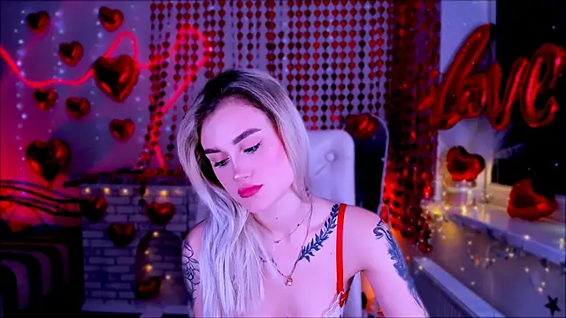 Snapshot of _Ravenaa chatting on February 8, 1:44 pm  Ravenaa online show from February 8, 1:44 pm