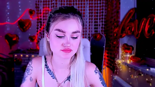 Snapshot of _Ravenaa chatting on February 10, 2:37 pm  Ravenaa online show from February 10, 2:37 pm