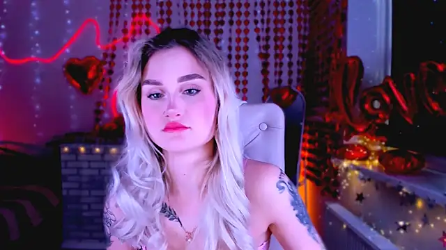 Snapshot of _Ravenaa chatting on February 24, 12:05 pm  Ravenaa online show from February 24, 12:05 pm