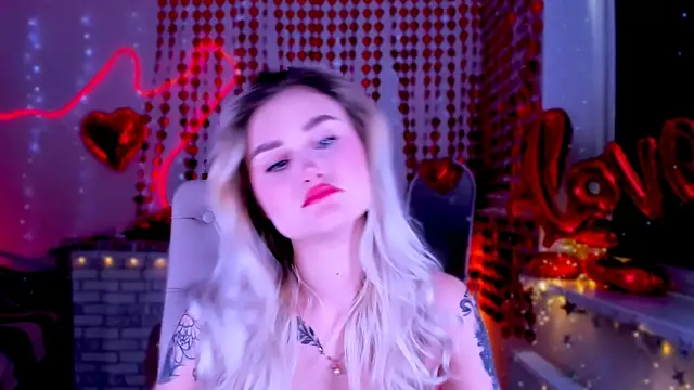 Snapshot of _Ravenaa chatting on February 26, 11:20 am  Ravenaa online show from February 26, 11:20 am