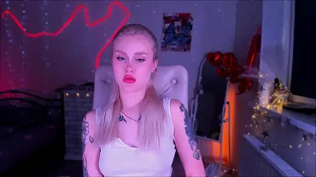 Snapshot of _Ravenaa chatting on March 19, 10:55 am  Ravenaa online show from March 19, 10:55 am