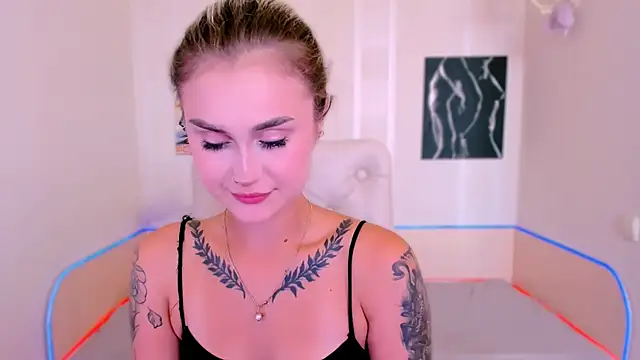 Snapshot of _Ravenaa chatting on September 13, 8:47 am  Ravenaa online show from September 13, 8:47 am