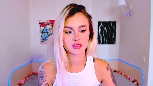 Snapshot of _Ravenaa chatting on October 4, 12:03 pm  Ravenaa online show from October 4, 12:03 pm