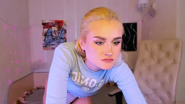 Snapshot of _Ravenaa chatting on November 3, 1:56 pm  Ravenaa online show from November 3, 1:56 pm