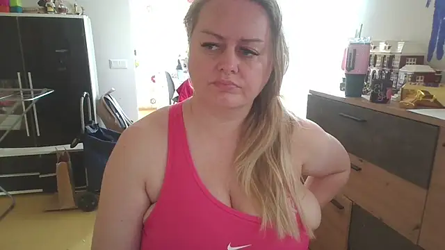 Snapshot of Meliss_Official9 chatting on June 19, 5:12 am Meliss Official9 online show from June 19, 5:12 am
