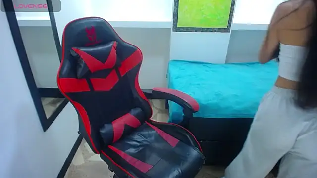 Catalehia Milk online show from February 26, 8:33 pm