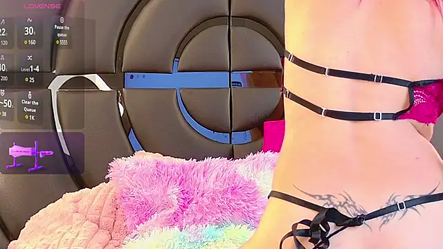 Snapshot of ElizabetthKitty chatting on January 23, 10:11 pm ElizabetthKitty online show from January 23, 10:11 pm