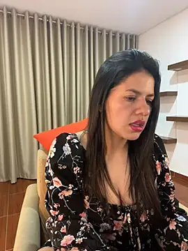 Snapshot of Alice_Biel chatting on January 15, 12:51 am Alice Biel online show from January 15, 12:51 am