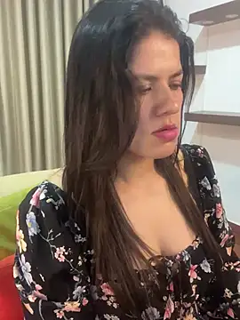 Snapshot of Alice_Biel chatting on March 6, 12:43 am Alice Biel online show from March 6, 12:43 am