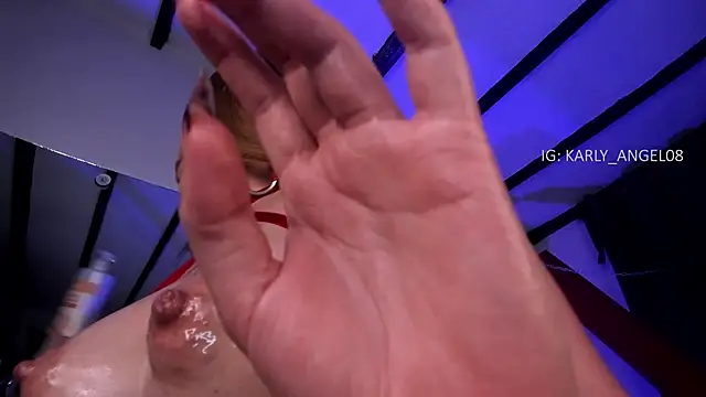 Snapshot of karly_angeel chatting on February 9, 12:25 am karly angeel online show from February 9, 12:25 am