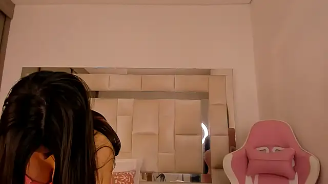 isabella gomez11 online show from December 3, 6:38 pm