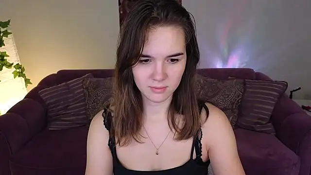 Snapshot of LindaRobertz chatting on December 16, 12:15 am LindaRobertz online show from December 16, 12:15 am