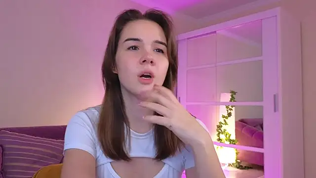 Snapshot of LindaRobertz chatting on February 5, 12:49 pm LindaRobertz online show from February 5, 12:49 pm