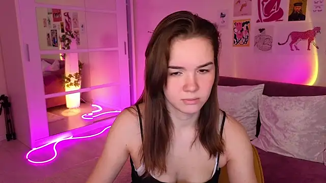 Snapshot of LindaRobertz chatting on February 28, 9:15 am LindaRobertz online show from February 28, 9:15 am