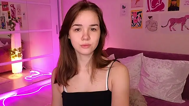 Snapshot of LindaRobertz chatting on March 2, 6:05 am LindaRobertz online show from March 2, 6:05 am