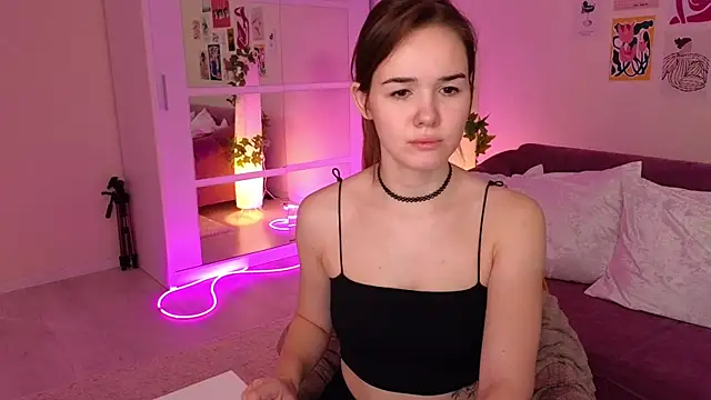 Snapshot of LindaRobertz chatting on March 2, 9:10 am LindaRobertz online show from March 2, 9:10 am