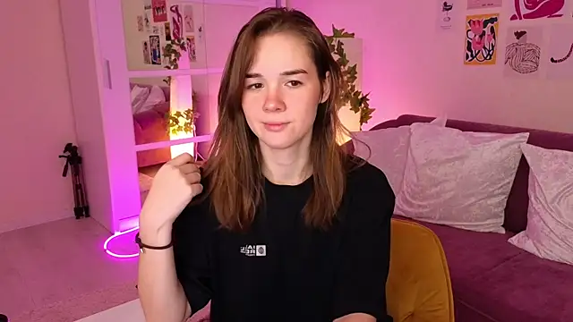 Snapshot of LindaRobertz chatting on March 3, 9:22 am LindaRobertz online show from March 3, 9:22 am