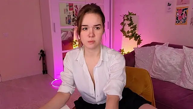 Snapshot of LindaRobertz chatting on March 4, 9:07 am LindaRobertz online show from March 4, 9:07 am