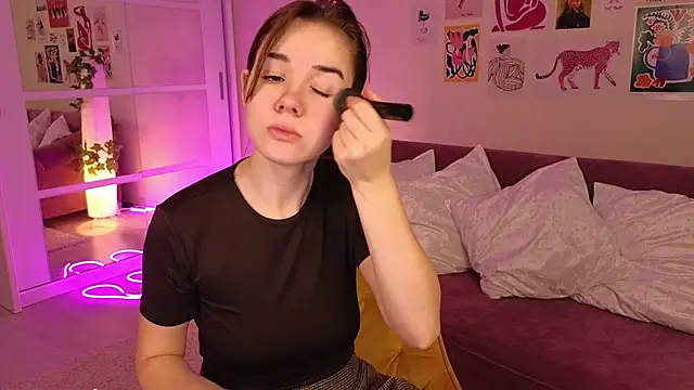 Snapshot of LindaRobertz chatting on March 10, 6:05 am LindaRobertz online show from March 10, 6:05 am