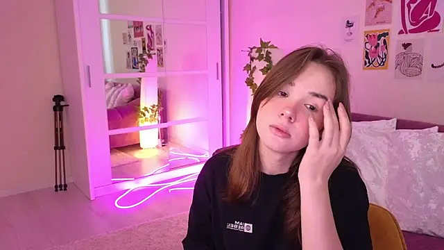 Snapshot of LindaRobertz chatting on March 21, 6:05 am LindaRobertz online show from March 21, 6:05 am