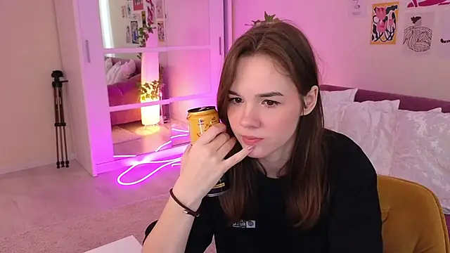 Snapshot of LindaRobertz chatting on March 21, 9:12 am LindaRobertz online show from March 21, 9:12 am