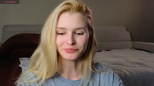 Snapshot of elsa_limerence chatting on February 9, 11:14 am elsa limerence online show from February 9, 11:14 am