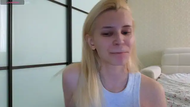 Snapshot of elsa_limerence chatting on March 4, 11:19 am elsa limerence online show from March 4, 11:19 am