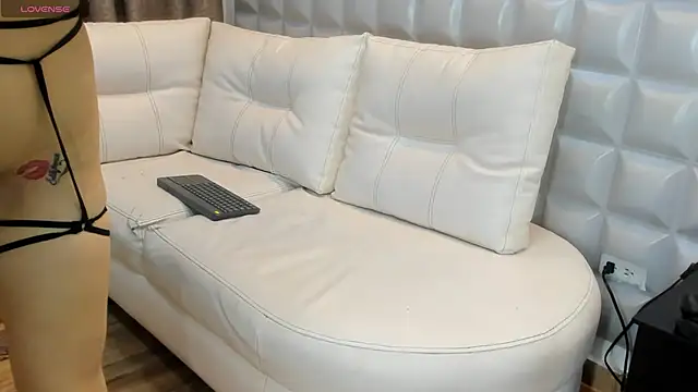 valentinasu1 online show from February 18, 4:16 pm