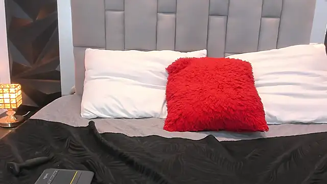 valentinasu1 online show from March 18, 4:26 pm