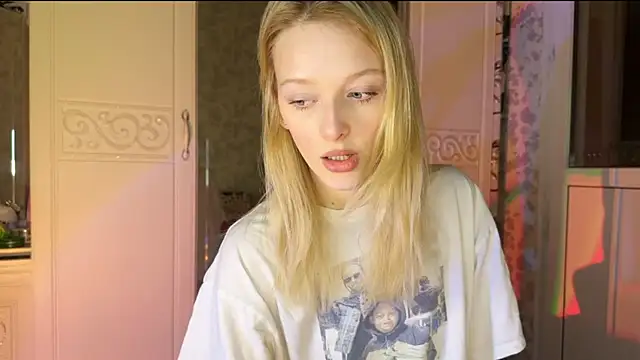 Evvie Summn1 online show from March 2, 3:27 pm