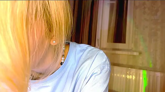 Evvie Summn1 online show from March 4, 2:53 pm