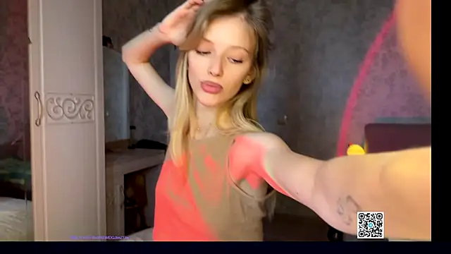 Evvie Summn1 online show from September 28, 5:57 am