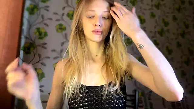 Evvie Summn1 online show from March 1, 5:42 am