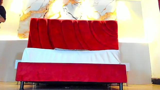 MAISE HILL1 online show from November 7, 1:22 pm