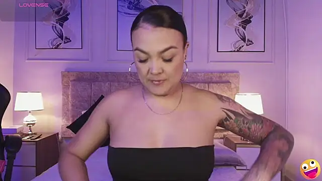 Snapshot of lyn_adamns chatting on March 20, 10:07 pm lyn adamns online show from March 20, 10:07 pm