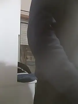 jonyfree1978 online show from December 28, 5:44 am