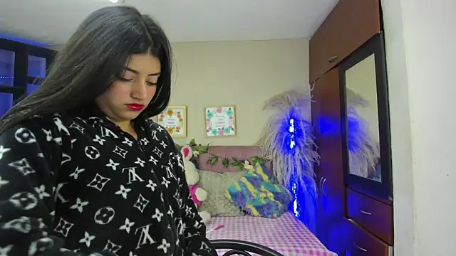 Snapshot of Lia_Keen chatting on February 14, 7:54 pm Lia Keen online show from February 14, 7:54 pm