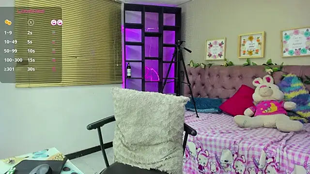 Snapshot of Lia_Keen chatting on February 15, 2:04 am Lia Keen online show from February 15, 2:04 am