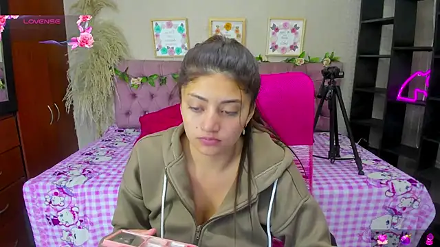 Snapshot of Lia_Keen chatting on September 25, 1:04 pm Lia Keen online show from September 25, 1:04 pm