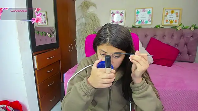 Snapshot of Lia_Keen chatting on October 8, 12:47 pm Lia Keen online show from October 8, 12:47 pm