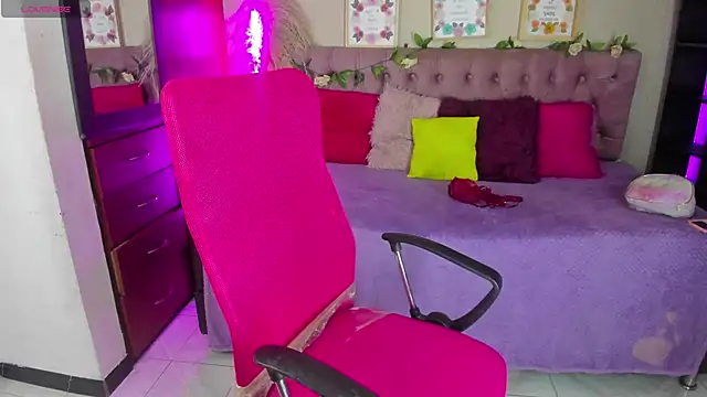 Snapshot of Lia_Keen chatting on October 29, 7:48 pm Lia Keen online show from October 29, 7:48 pm